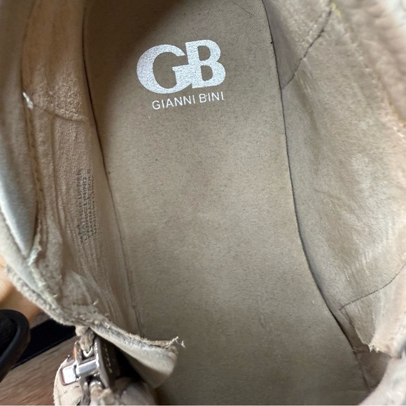 Gianni Bini | Cream Double Zip-Up  Leather Sneakers | Sz 9 - Picture 9 of 9